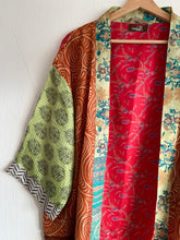 Ladda upp bild till gallerivisning, Sidenkimono ( One-of a-kind )
