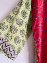 Ladda upp bild till gallerivisning, Sidenkimono ( One-of a-kind )
