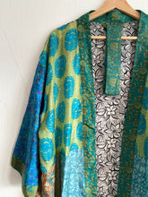 Ladda upp bild till gallerivisning, Sidenkimono ( One-of a-kind )
