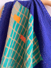 Ladda upp bild till gallerivisning, Vintage kantha  Saaripläd / överkast
