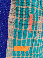 Ladda upp bild till gallerivisning, Vintage kantha  Saaripläd / överkast
