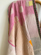 Ladda upp bild till gallerivisning, Vintage kantha  Saaripläd / överkast
