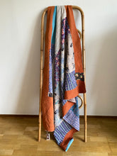 Ladda upp bild till gallerivisning, Vintage kantha  Saaripläd / överkast
