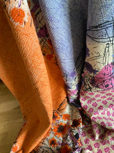 Ladda upp bild till gallerivisning, Vintage kantha  Saaripläd / överkast
