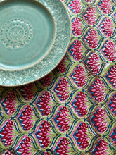 Ladda upp bild till gallerivisning, Bordsduk Oriental Green (Handtryckt)
