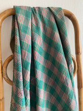 Ladda upp bild till gallerivisning, Vintage kantha  Saaripläd / överkast
