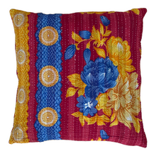 Ladda upp bild till gallerivisning, Vintage Kantha Kuddfodral (One-of-a kind)
